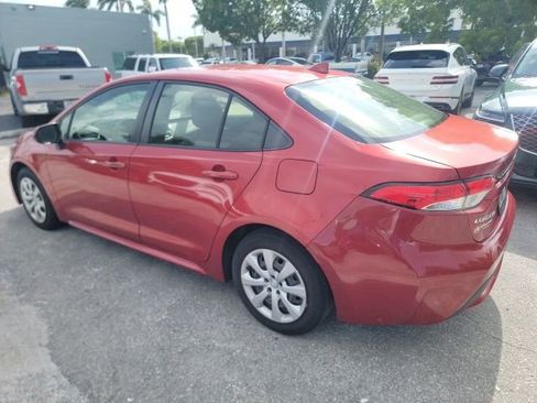 Used 2021 Toyota Corolla LE FWD image 3