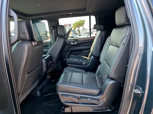 Used 2021 Chevrolet Suburban High Country AWD/4WD image 8