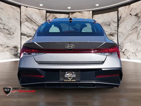 Used 2025 Hyundai Elantra Limited FWD image 7