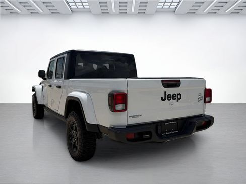 Used 2023 Jeep Gladiator Sport AWD/4WD image 5