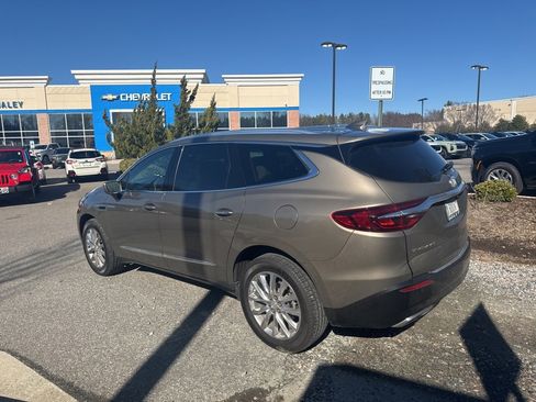 Used 2020 Buick Enclave Essence w/ Sound and Sites Package image 5