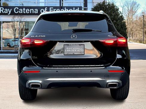 Used 2025 Mercedes-Benz GLA 250 4MATIC image 4