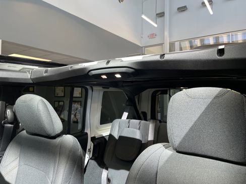 Used 2025 Jeep Wrangler Sport S image 30