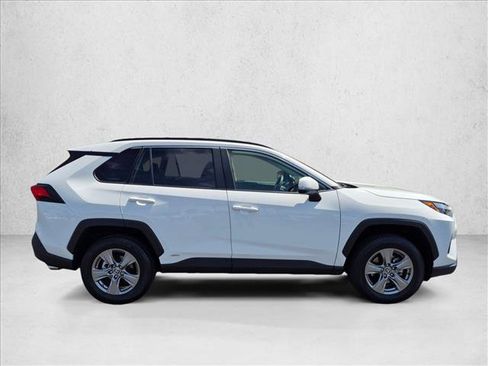 Used 2024 Toyota RAV4 LE AWD/4WD image 4