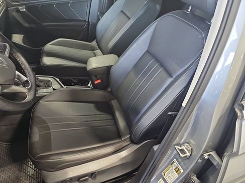 Used 2023 Volkswagen Tiguan SE w/ Panoramic Sunroof Package AWD/4WD image 14