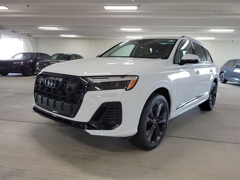Used 2025 Audi Q7 3.0T Premium Plus w/ Premium Plus Package image 4