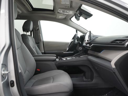 Used 2024 Toyota Sienna Limited AWD/4WD image 11