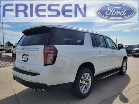 Used 2023 Chevrolet Suburban Premier image 8