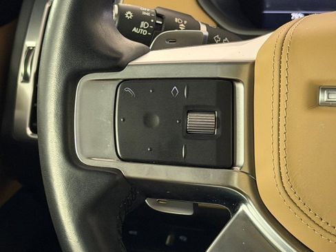 Certified 2023 Land Rover Discovery Metropolitan Edition image 17