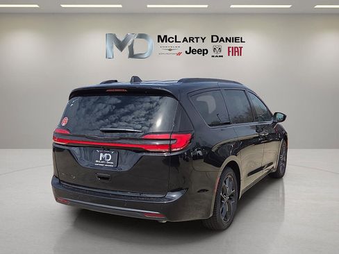 New 2026 Chrysler Pacifica Select w/ S Appearance Package FWD image 5