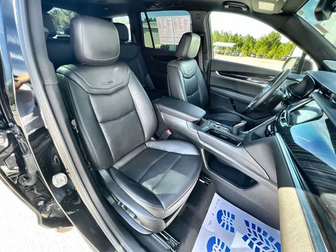 Used 2025 Cadillac XT6 Premium Luxury image 29
