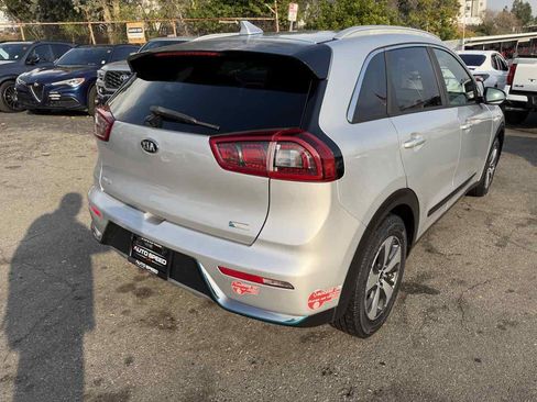 Used 2018 Kia Niro EX image 7