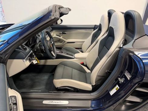Used 2018 Porsche 718 Boxster RWD image 23
