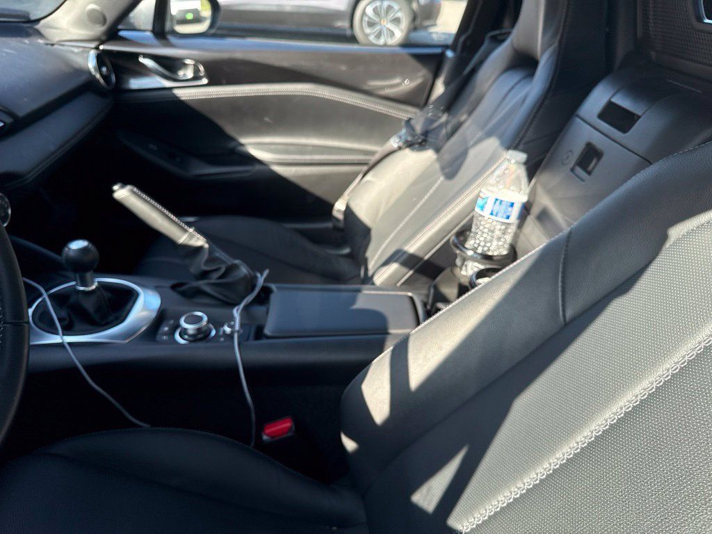 Used 2021 MAZDA MX-5 Miata Grand Touring RWD image 8