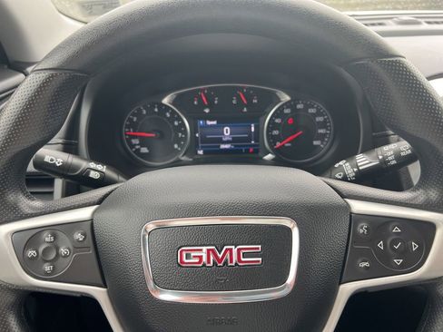 Used 2023 GMC Terrain SLE w/ Driver Convenience Package image 16