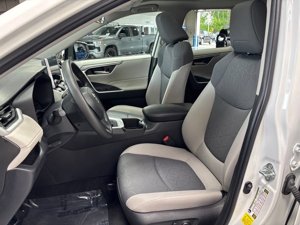 Used 2023 Toyota RAV4 XLE w/ Convenience Package AWD/4WD image 10