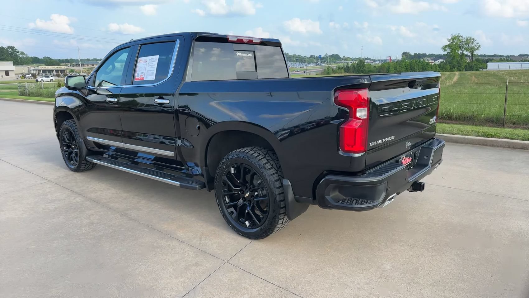 Used 2023 Chevrolet Silverado 1500 High Country w/ Technology Package AWD/4WD image 6