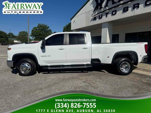 Used 2024 Chevrolet Silverado 3500 LT w/ Convenience Package image 9