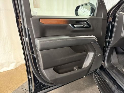 Certified 2025 GMC Yukon XL Denali AWD/4WD image 4