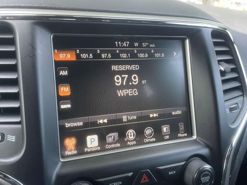 Used 2017 Jeep Grand Cherokee Altitude RWD image 24