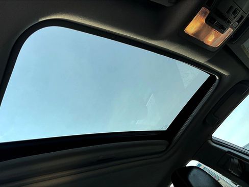 Used 2015 Toyota Camry XLE w/ Moonroof Package FWD image 17