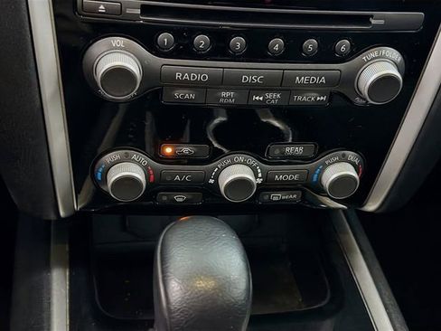 Used 2017 Nissan Pathfinder SV image 15