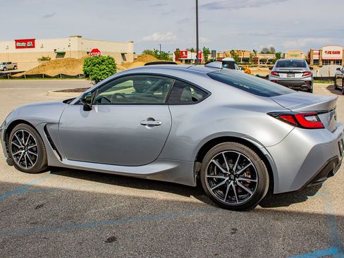 Used 2022 Toyota GR86 w/ ALL Weather Mat Package (TMS) image 6