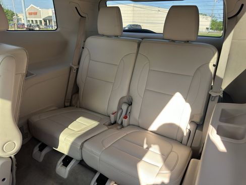 Used 2021 GMC Acadia Denali w/ Denali Technology Package FWD image 16