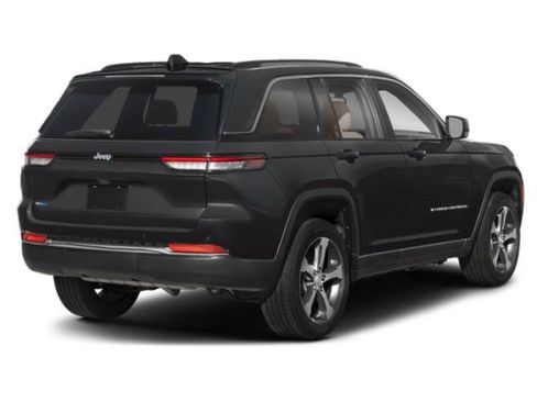 Used 2023 Jeep Grand Cherokee Summit w/ Luxury Tech Group V AWD/4WD image 5
