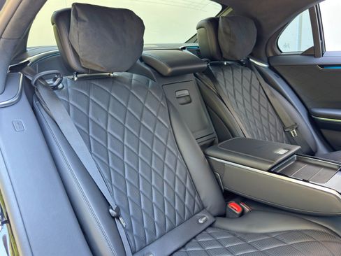 Used 2022 Mercedes-Benz S 580 4MATIC Sedan w/ AMG Line Package image 44