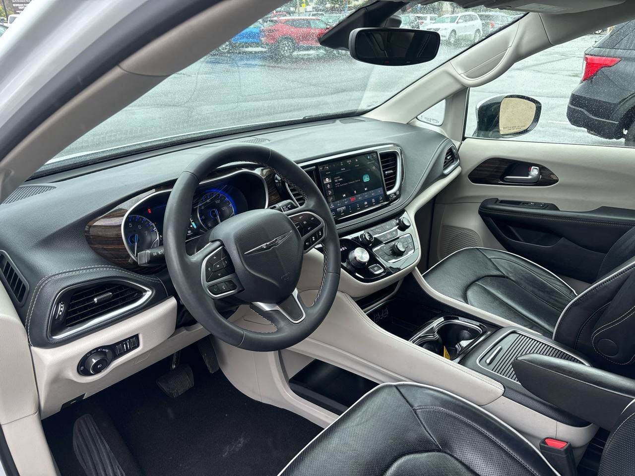 Used 2023 Chrysler Pacifica Limited FWD image 14