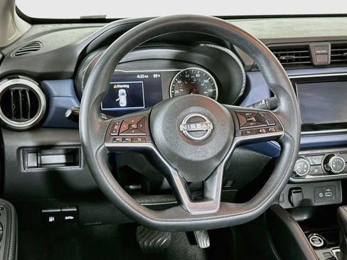 Used 2025 Nissan Versa SV FWD image 17