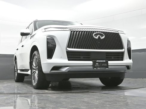 Used 2025 INFINITI QX80 Sensory image 18