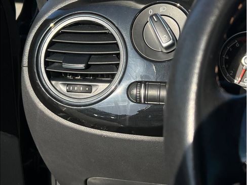 Used 2017 Volkswagen Beetle 1.8T Classic image 16