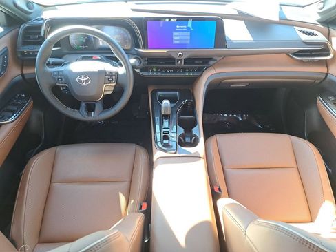 Certified 2025 Toyota Crown Signia Limited image 11