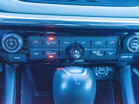 Used 2023 Jeep Compass Limited image 19