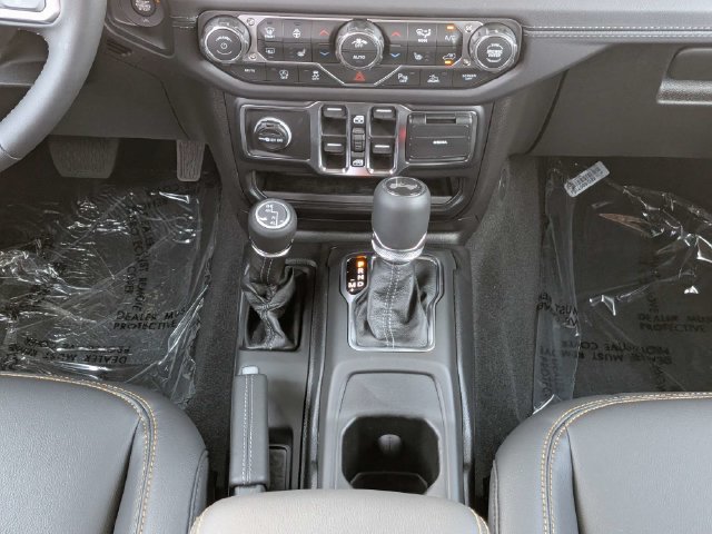 New 2026 Jeep Wrangler Unlimited Sahara AWD/4WD image 19