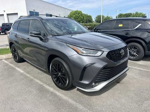 Used 2023 Toyota Highlander XSE FWD image 3