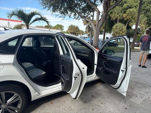 Used 2019 Volkswagen Jetta SE image 18