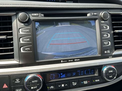 Used 2018 Toyota Highlander XLE FWD image 22