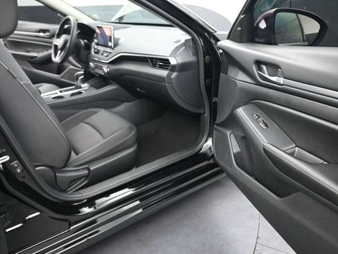Used 2022 Nissan Altima 2.5 SV FWD image 15