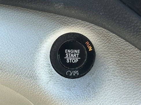 Used 2020 Jeep Cherokee Limited image 26