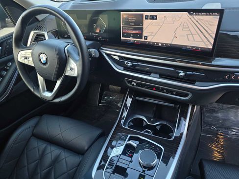 Used 2024 BMW X7 xDrive40i image 10