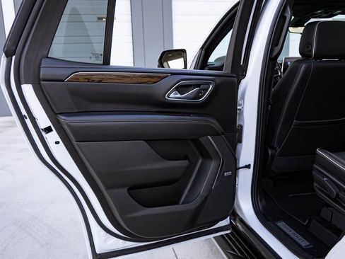 Used 2021 Chevrolet Tahoe Premier w/ Premium Package image 34