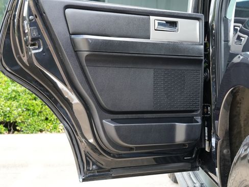 Used 2015 Ford Expedition XLT RWD image 38
