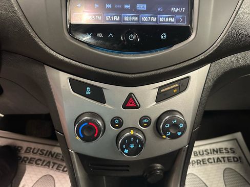 Used 2016 Chevrolet Trax LT w/ LT Sun and Sound Package AWD/4WD image 16