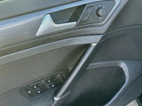 Used 2019 Volkswagen Golf S FWD image 17