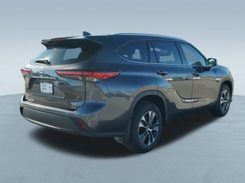 Used 2021 Toyota Highlander XLE image 9