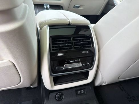 Used 2023 BMW ALPINA XB7 AWD/4WD image 38