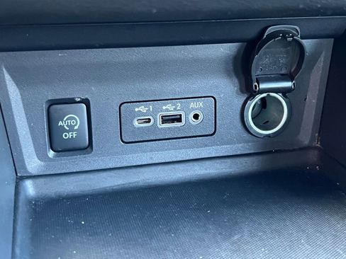 Used 2025 Nissan Sentra SR FWD image 28